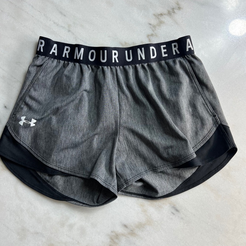 Under Armour HeatGear Women's Gray Athletic Shorts Loose Fit Size‎ SM